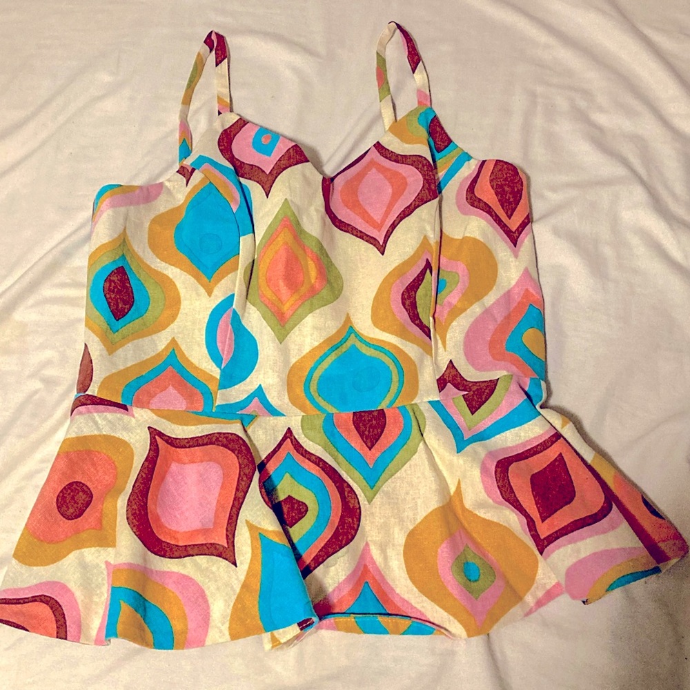Dejavu size large top. NWT.